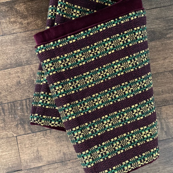 Vibrant patterned scarf - Picture 3 of 5
